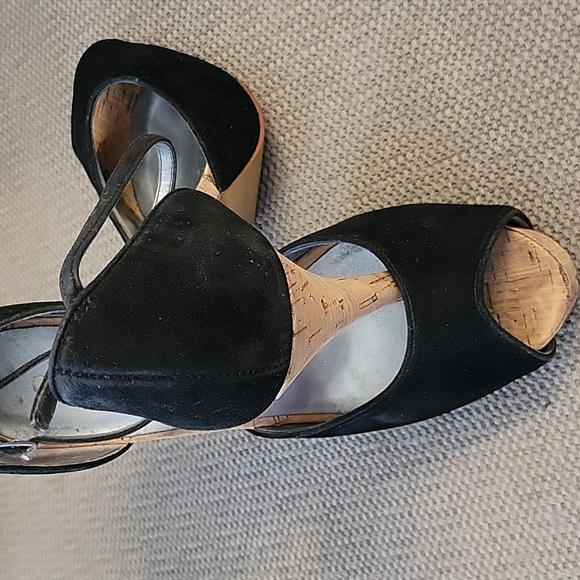 GUESS OPEN TOED HIGH HEELS - Picture 12 of 16